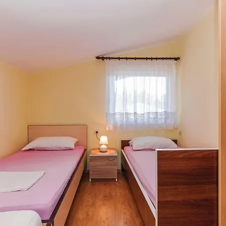 Two-bedroom In Appartamento Vir