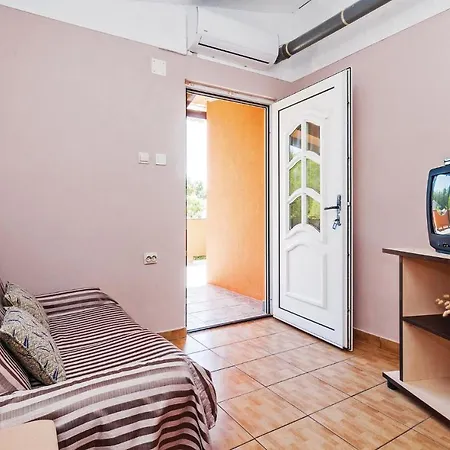 Two-bedroom In Appartement Vir